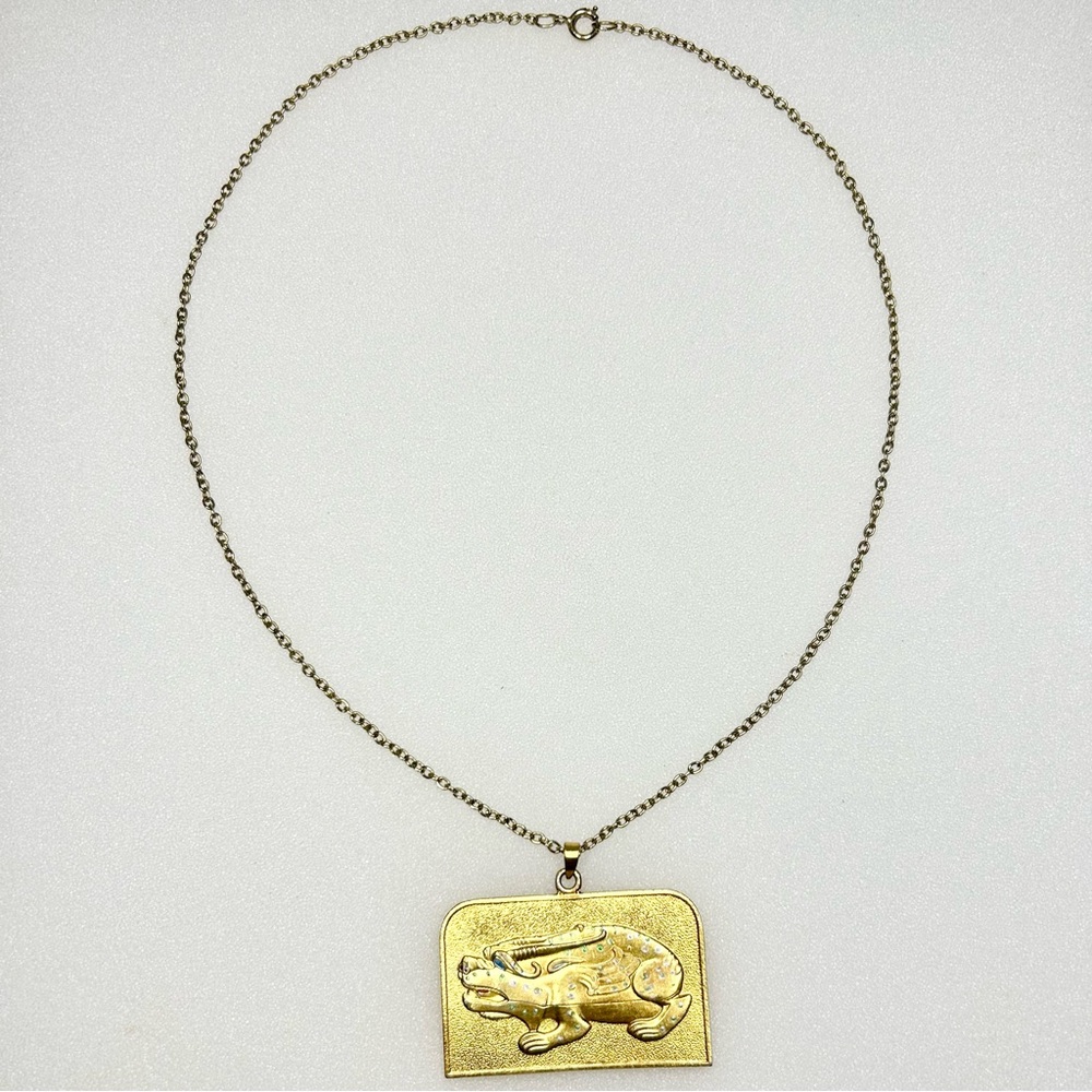 Chinese Toad Pendant Gold Tone 18”